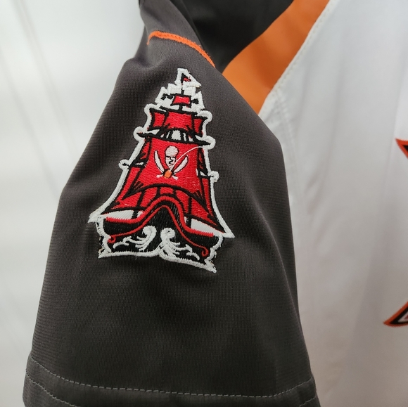 Buccaneers Winston youth jersey. Size Medium. - Picture 3 of 4